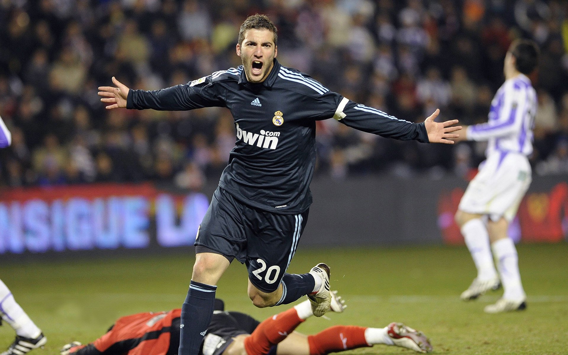  利物浦维冈竞技 